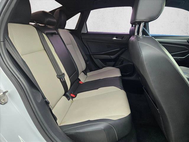 Used 2019 Volkswagen Jetta R-Line w/ R-Line Cold Weather Package FWD image 17