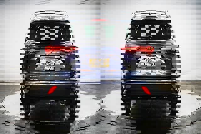 Certified 2022 Toyota Highlander XLE image 4