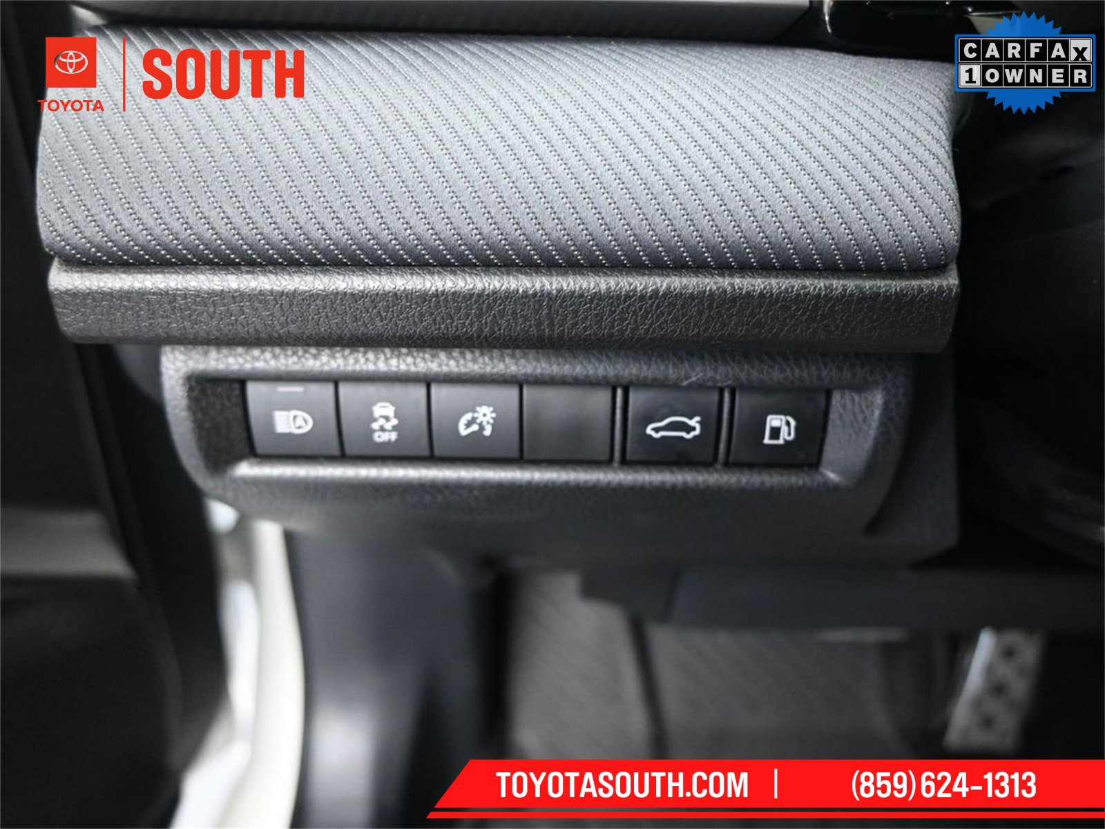 Used 2025 Toyota Camry SE w/ Convenience Package image 20