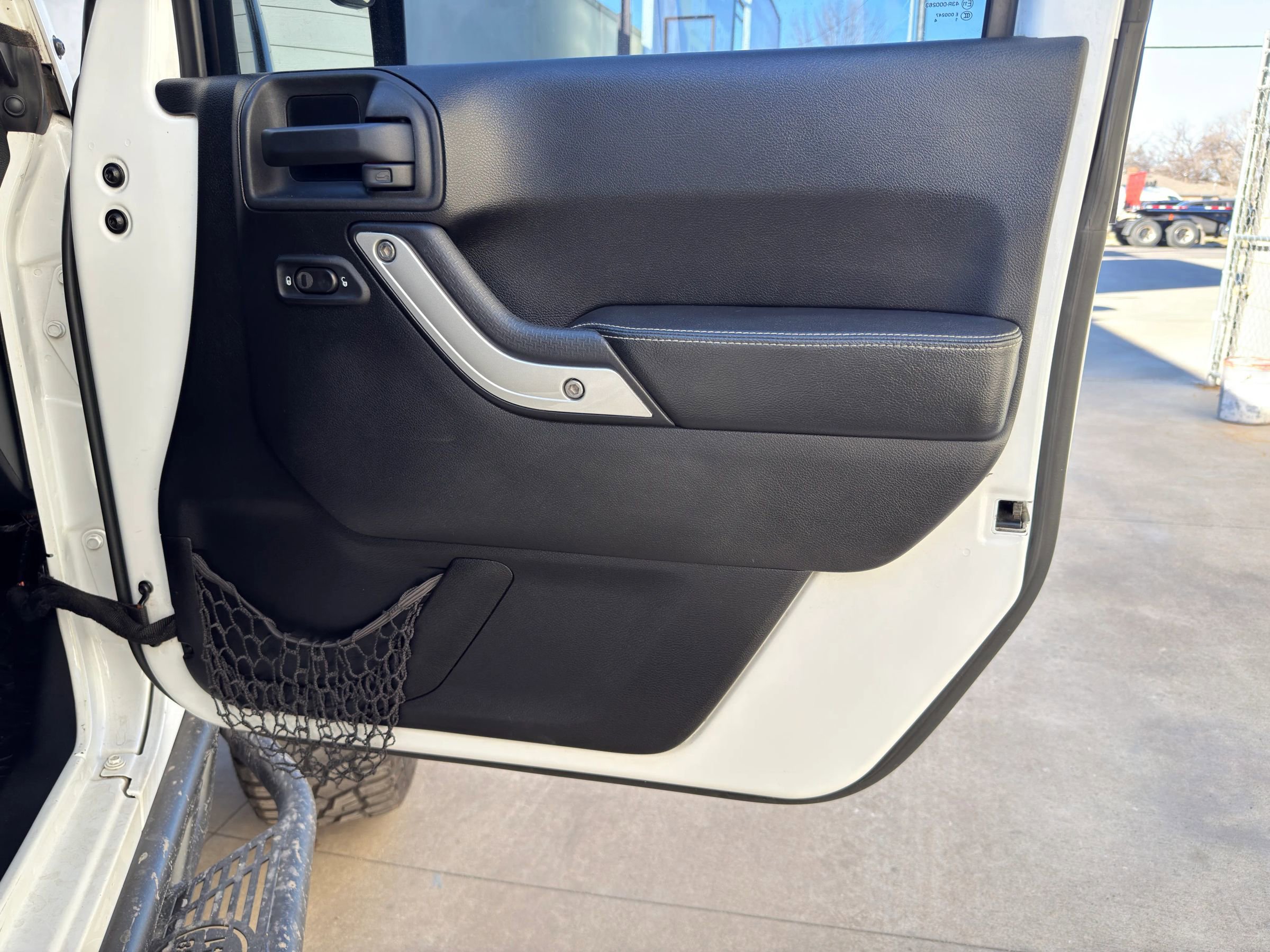 Used 2014 Jeep Wrangler Unlimited Rubicon image 29