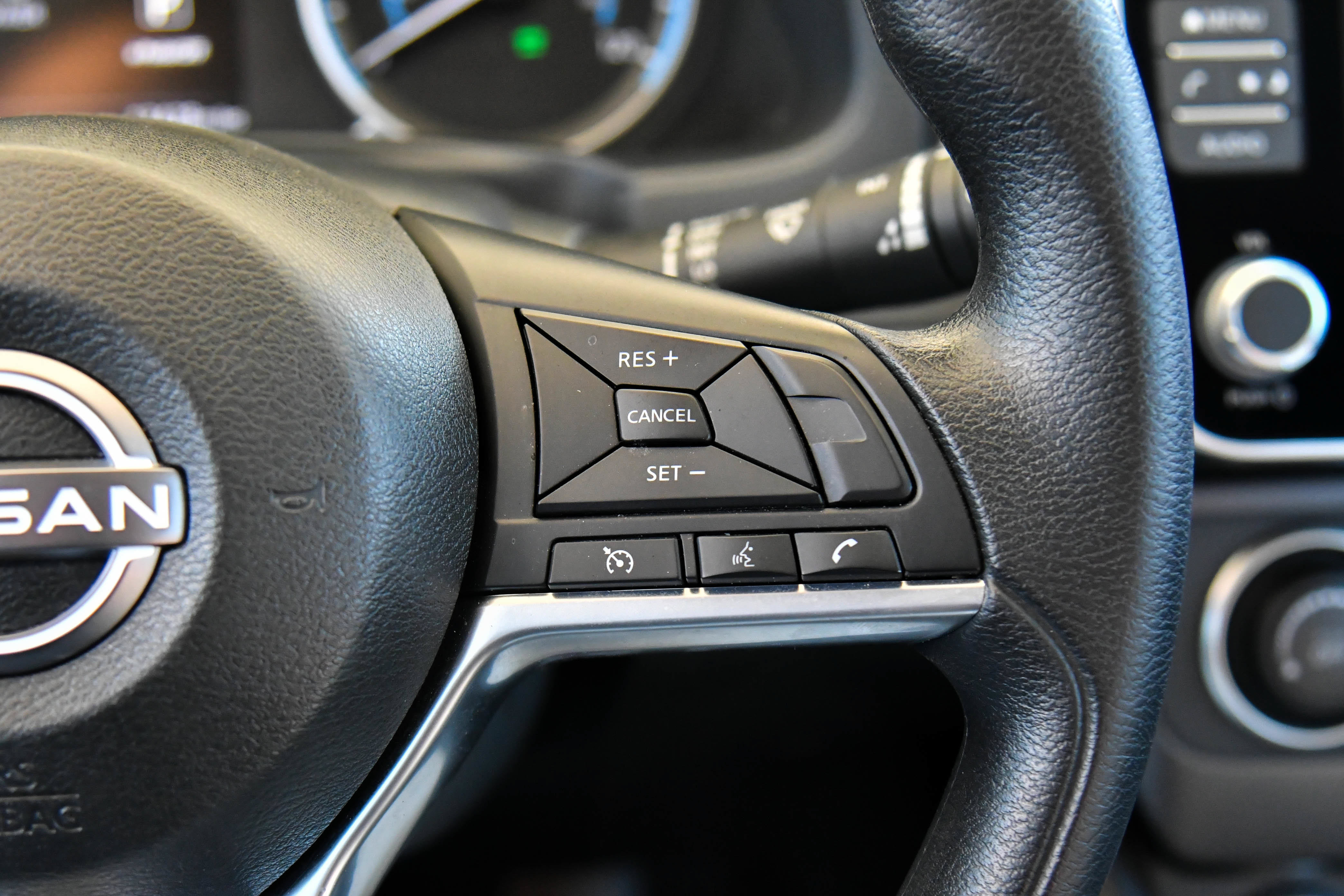 Used 2025 Nissan Leaf S FWD image 28
