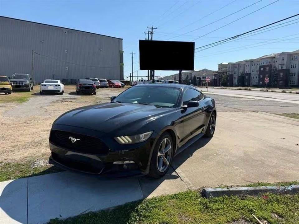Used 2016 Ford Mustang Convertible w/ Equipment Group 051A RWD image 4