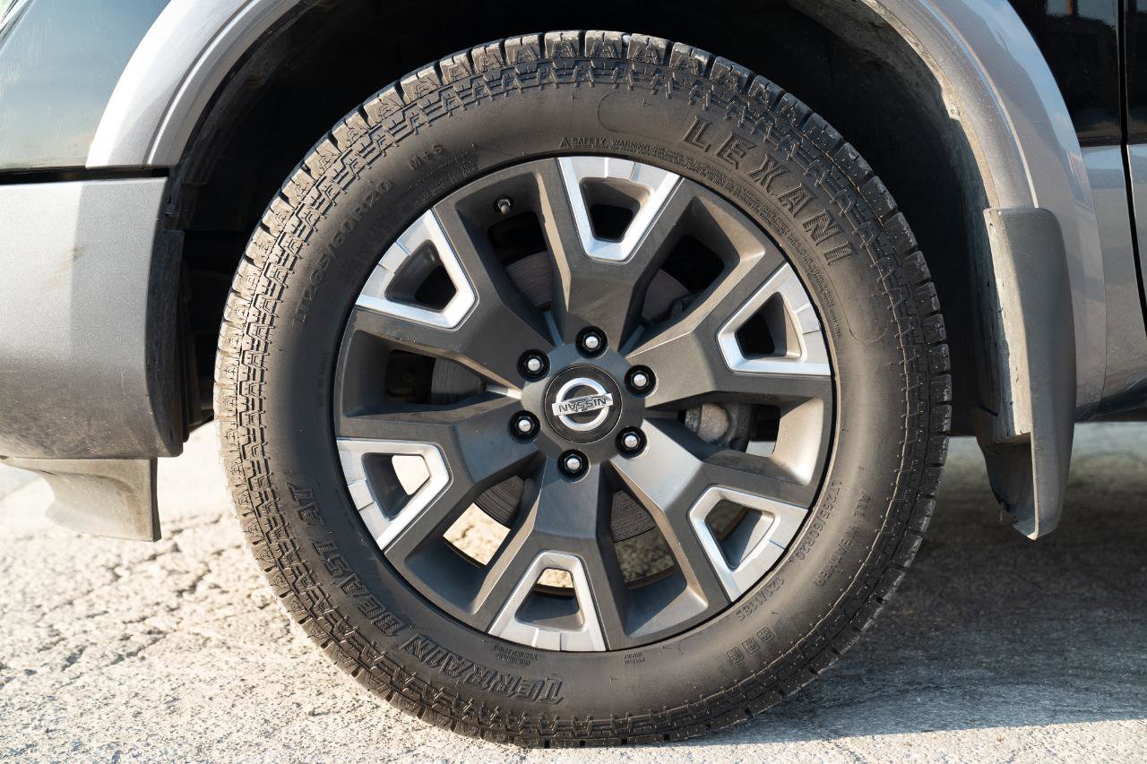 Used 2020 Nissan Titan Platinum Reserve w/ Moonroof Package image 9