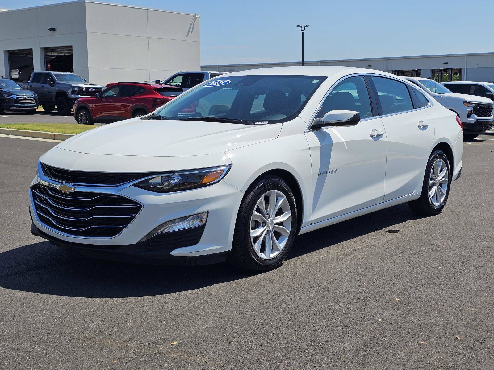 Used 2025 Chevrolet Malibu LT FWD image 2
