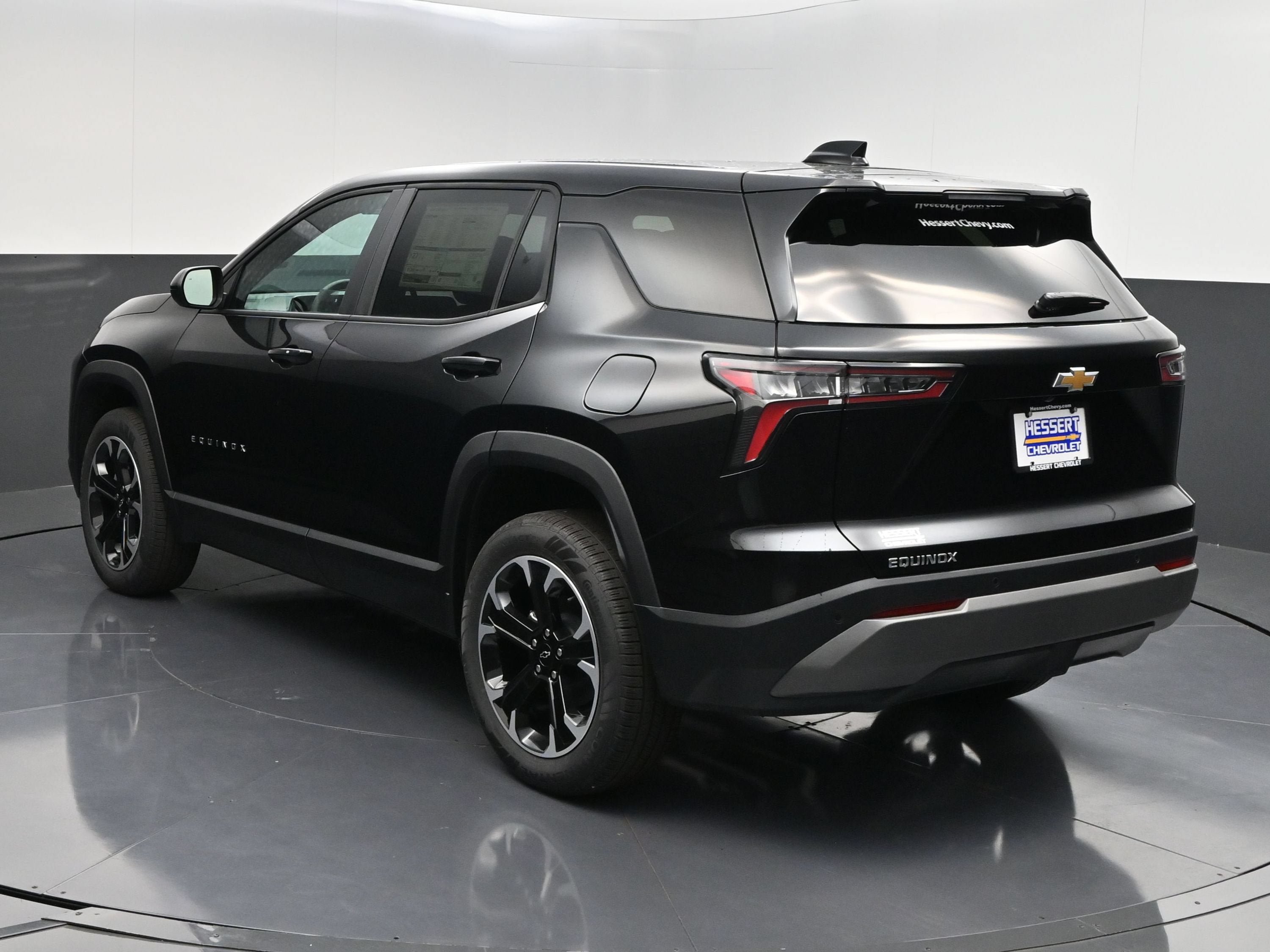 New 2027 Chevrolet Equinox LT w/ Convenience Package II FWD image 6