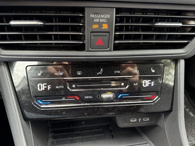 Used 2025 Volkswagen Jetta SE w/ Black Wheel Package image 18