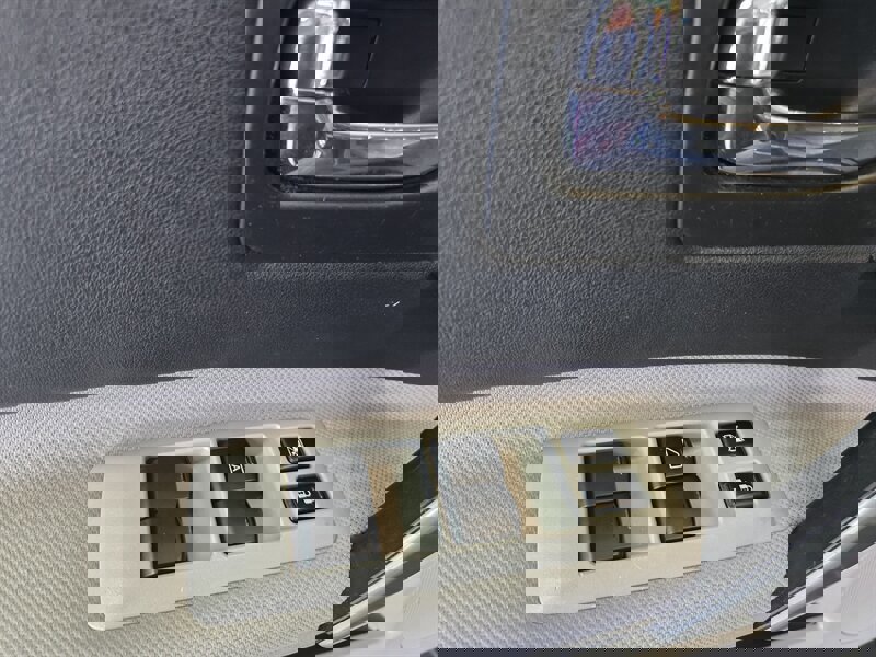 Used 2015 Nissan Rogue S w/ Convenience Package image 17