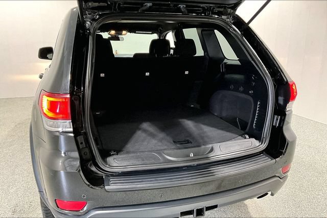 Used 2020 Jeep Grand Cherokee Laredo AWD/4WD image 46