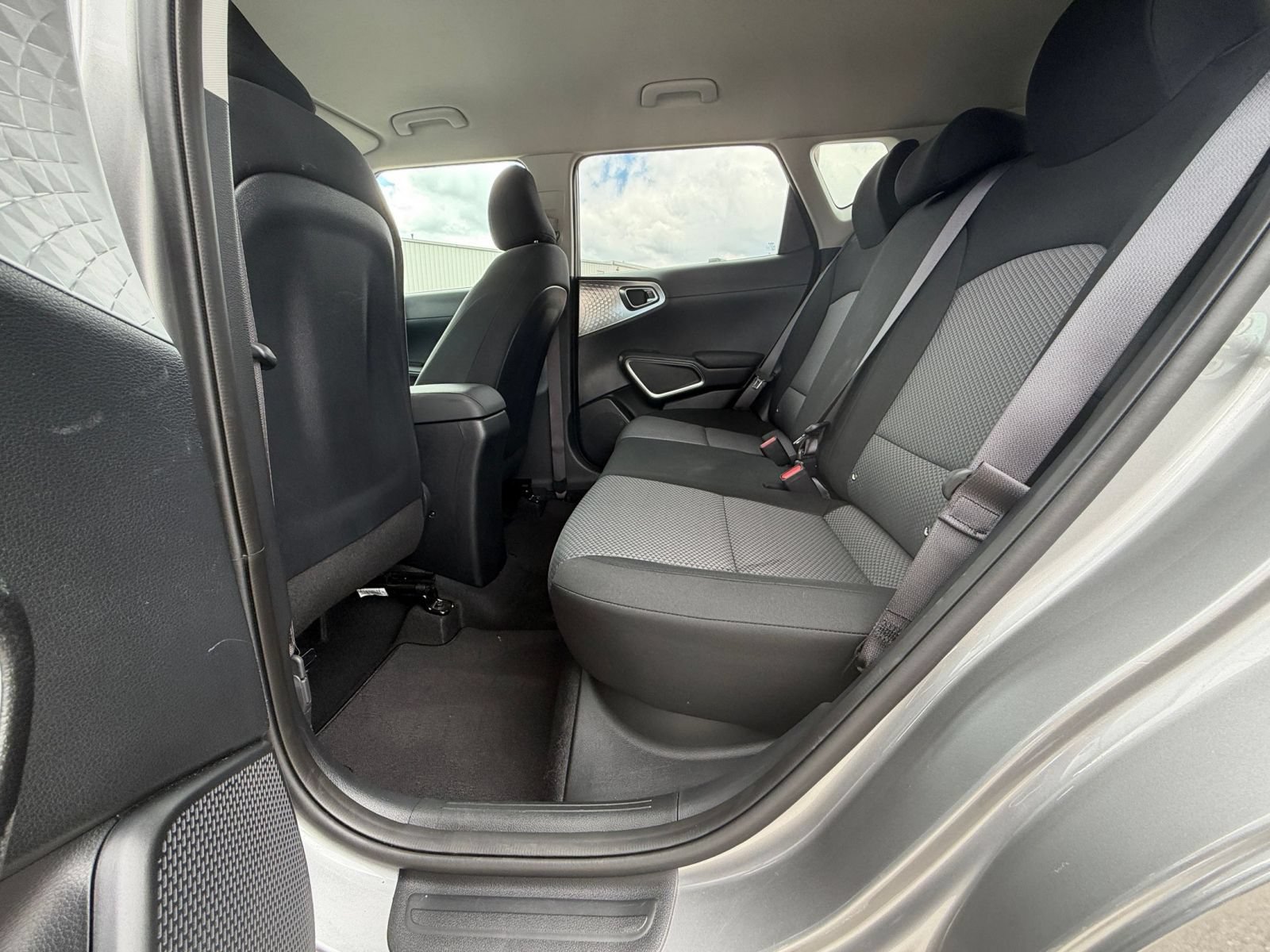 Used 2025 Kia Soul LX w/ LX Technology Package FWD image 23