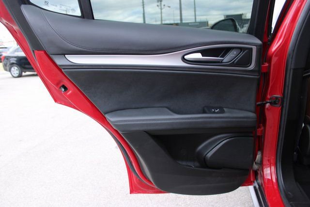 Used 2024 Alfa Romeo Stelvio Ti image 32