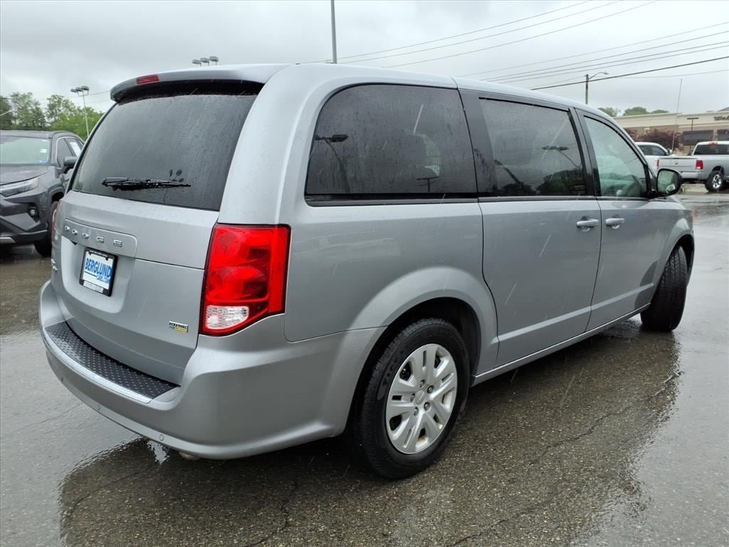 Used 2018 Dodge Grand Caravan SE w/ UConnect Hands-Free Group FWD image 3