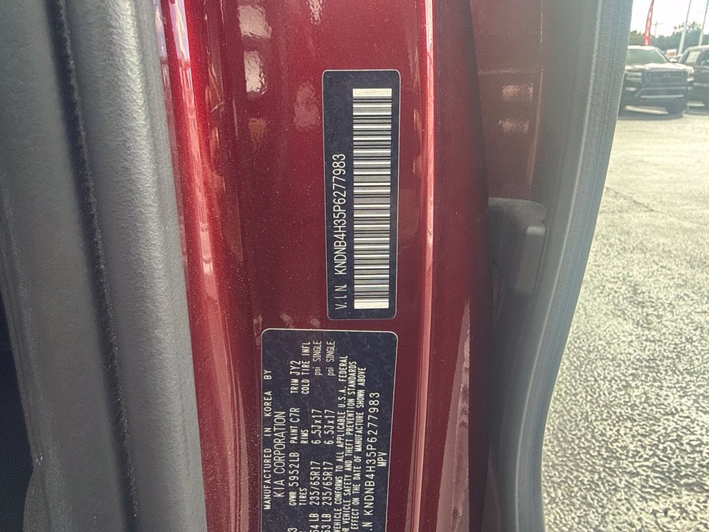 Used 2023 Kia Carnival LX FWD image 5