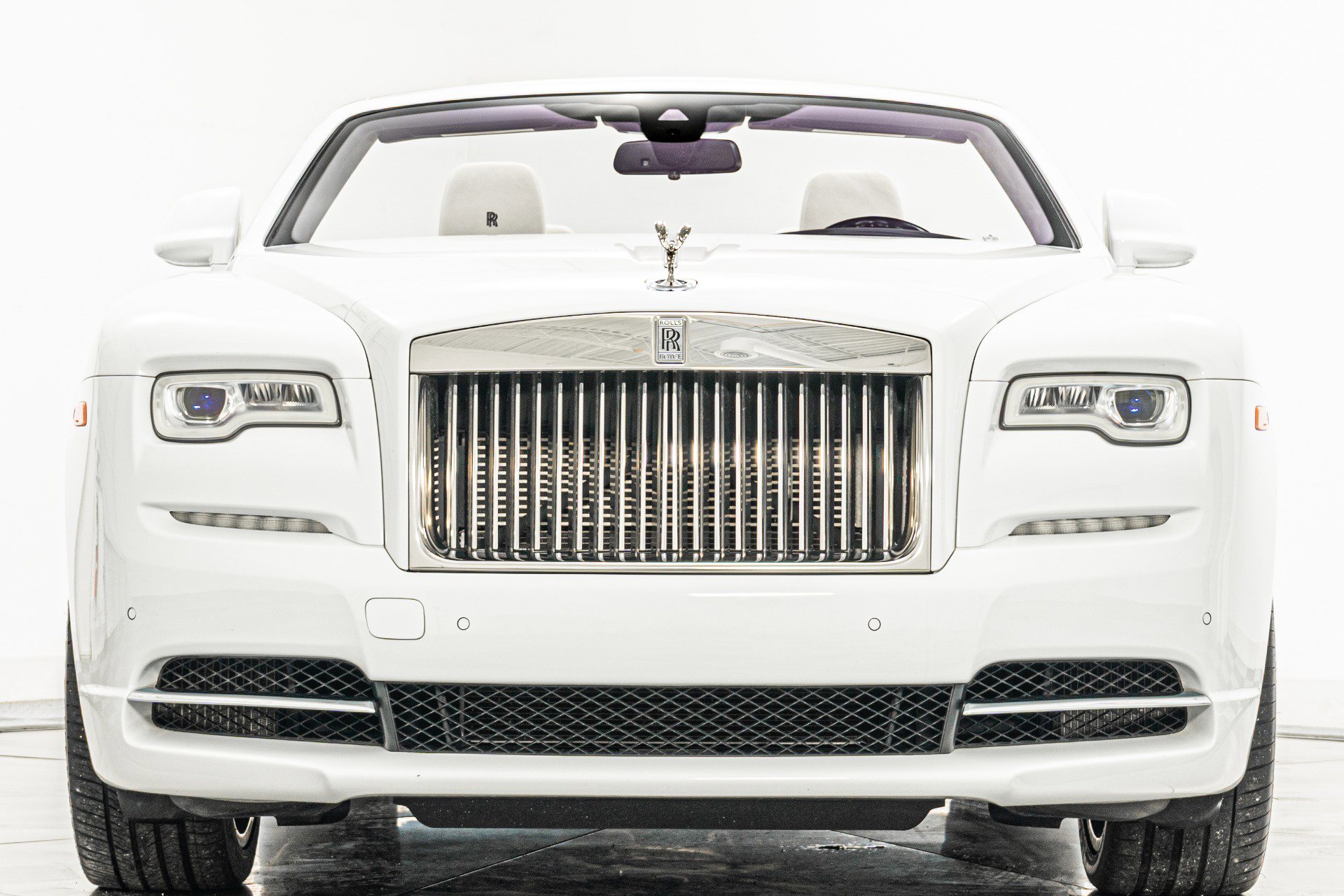 Used 2019 Rolls-Royce Dawn image 4