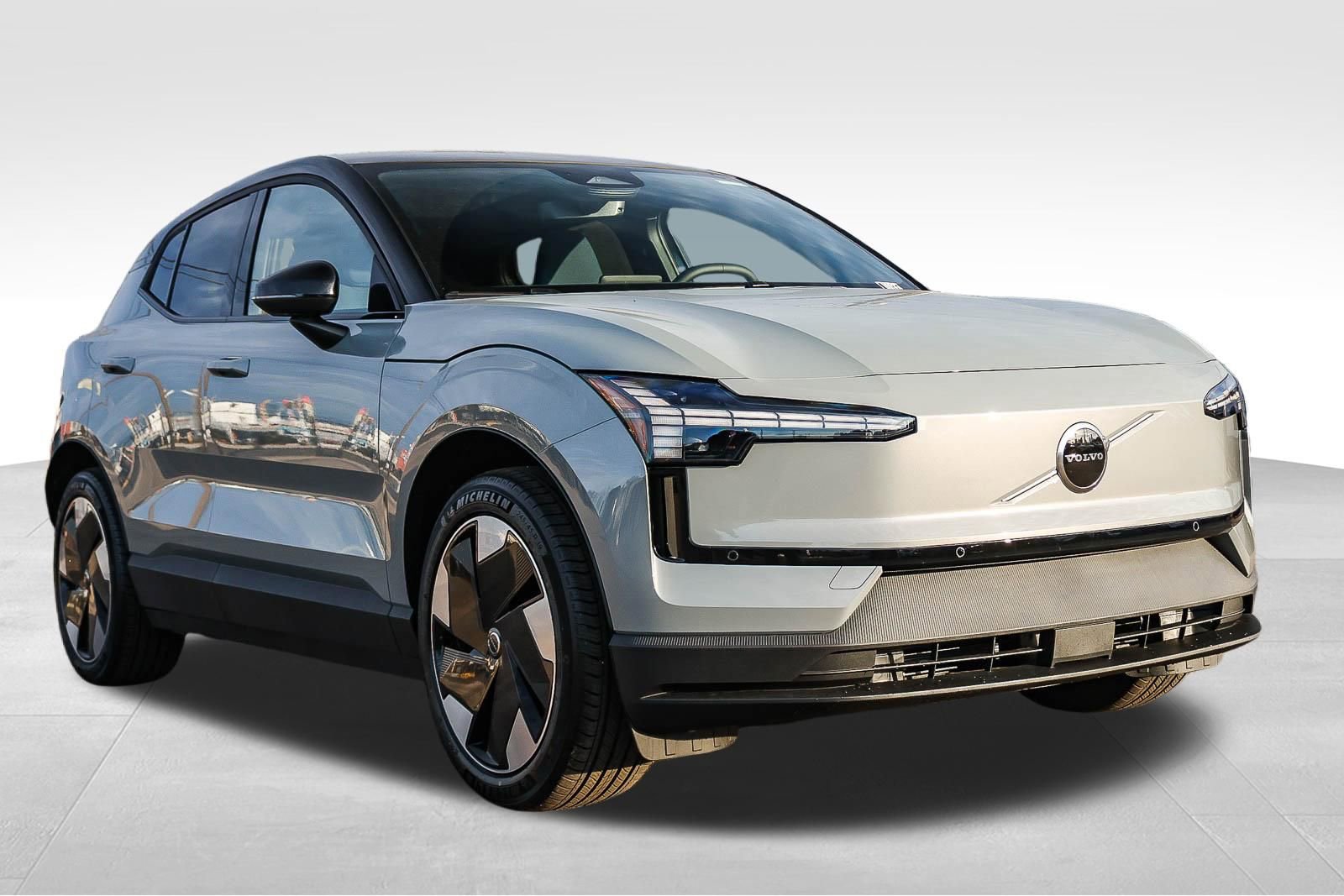 New 2026 Volvo EX30 Plus w/ Protection Package image 3