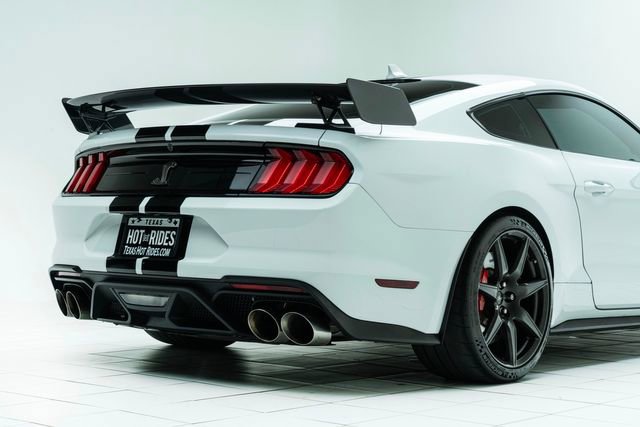 Used 2021 Ford Mustang Shelby GT500 w/ Carbon Fiber Track Pack image 15