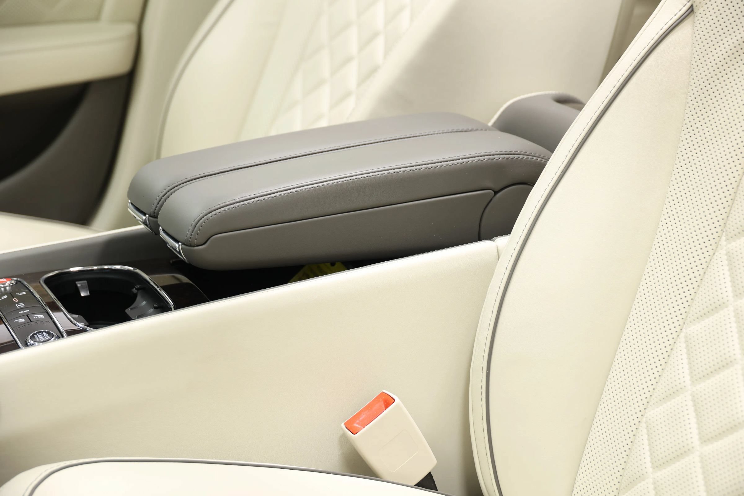 Used 2018 Bentley Flying Spur V8 AWD/4WD image 22