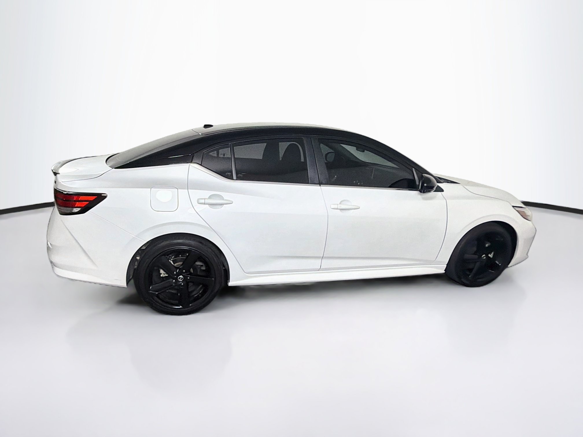 Used 2023 Nissan Sentra SR w/ Midnight Edition Package FWD image 10