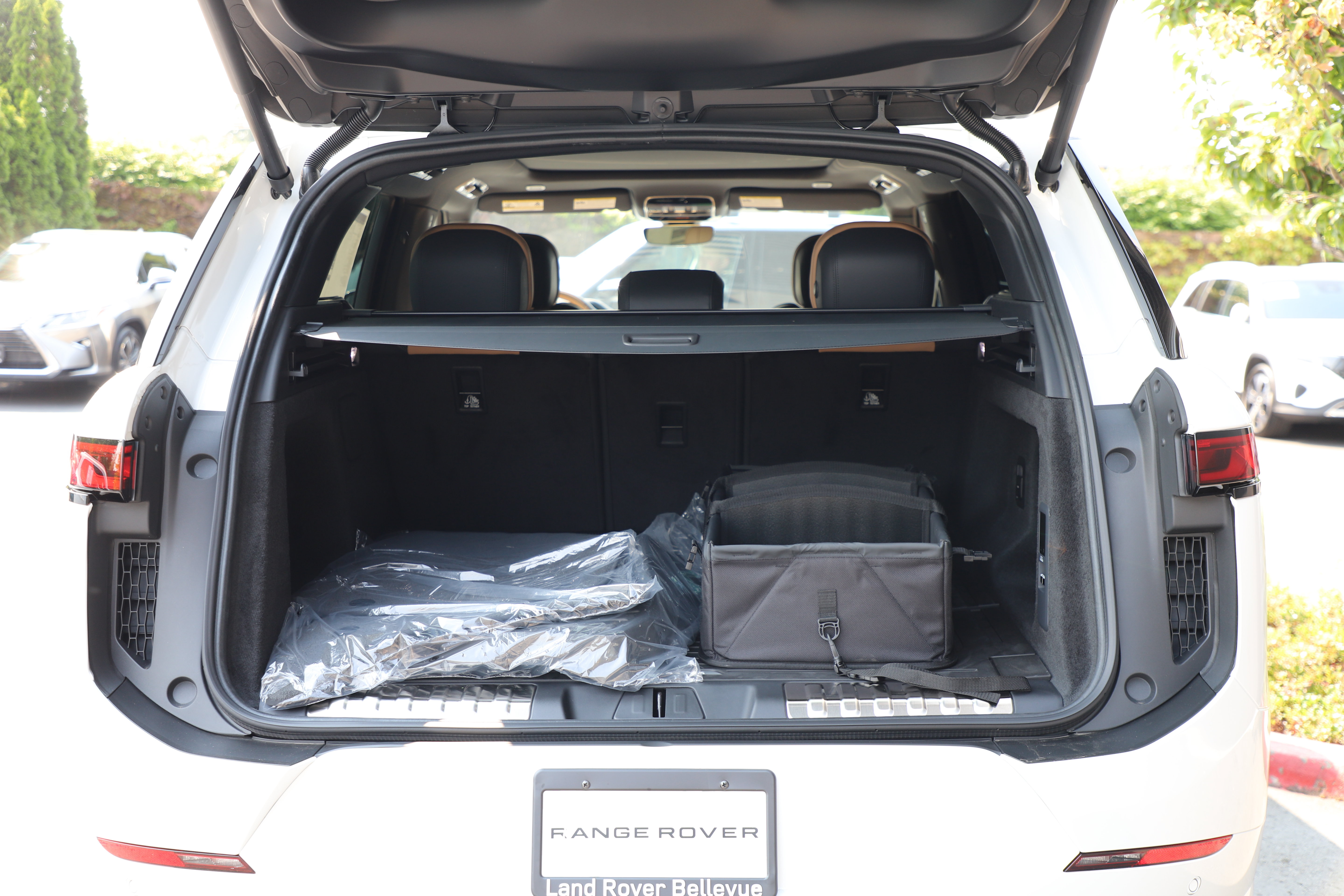 New 2026 Land Rover Range Rover Sport Dynamic SE AWD/4WD image 16