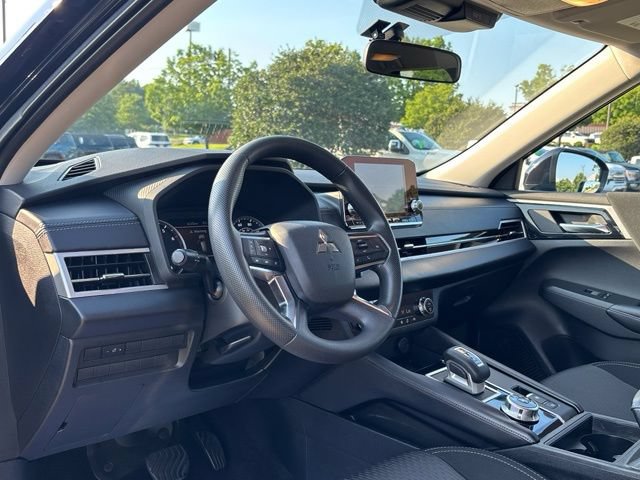 Used 2022 Mitsubishi Outlander ES FWD image 16