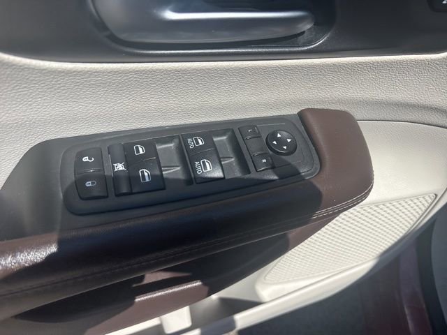Used 2021 Chrysler Pacifica Touring-L FWD image 12