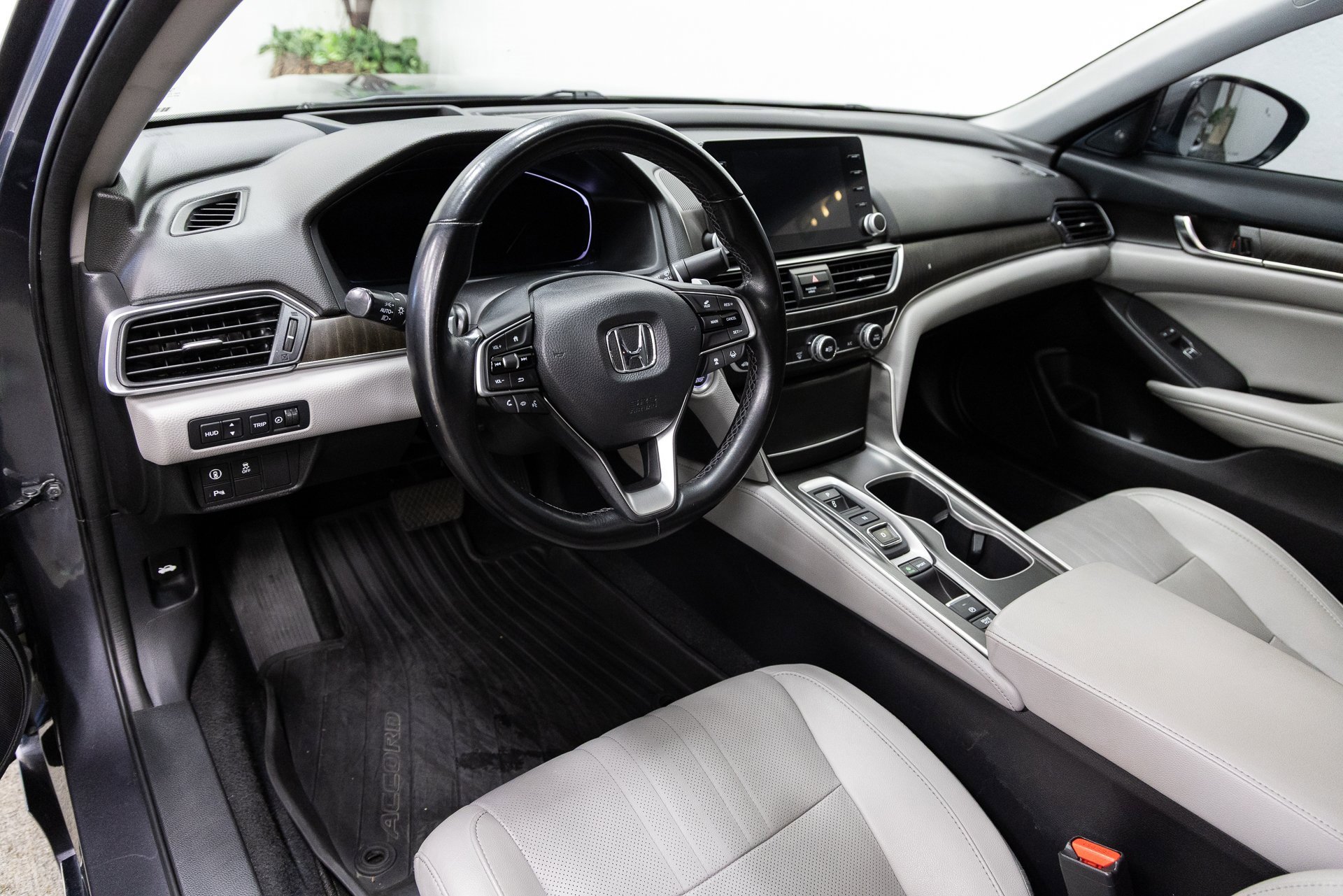 Used 2020 Honda Accord Touring image 6