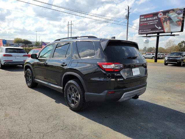 Used 2025 Honda Pilot TrailSport image 4