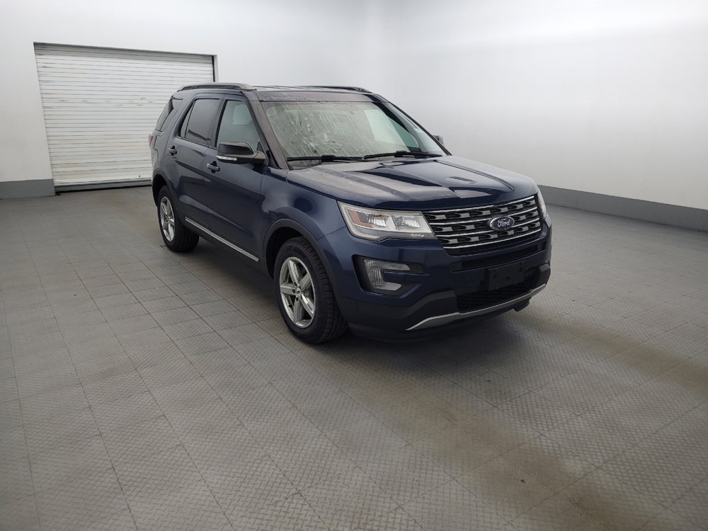 Used 2017 Ford Explorer XLT w/ Equipment Group 202A AWD/4WD image 13