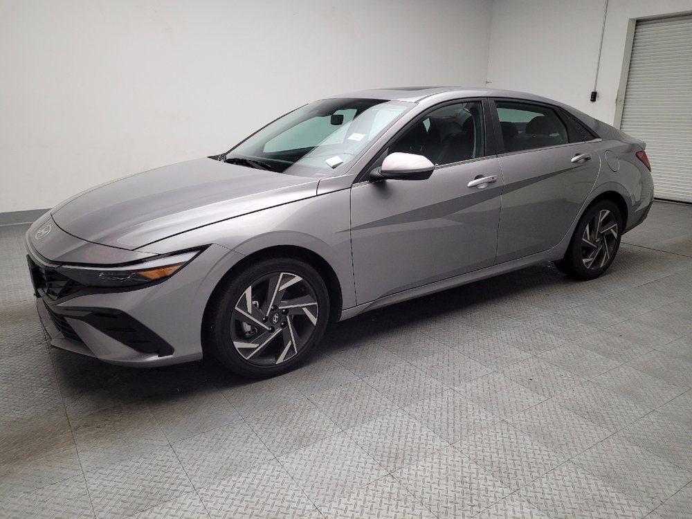 Used 2025 Hyundai Elantra SEL image 2