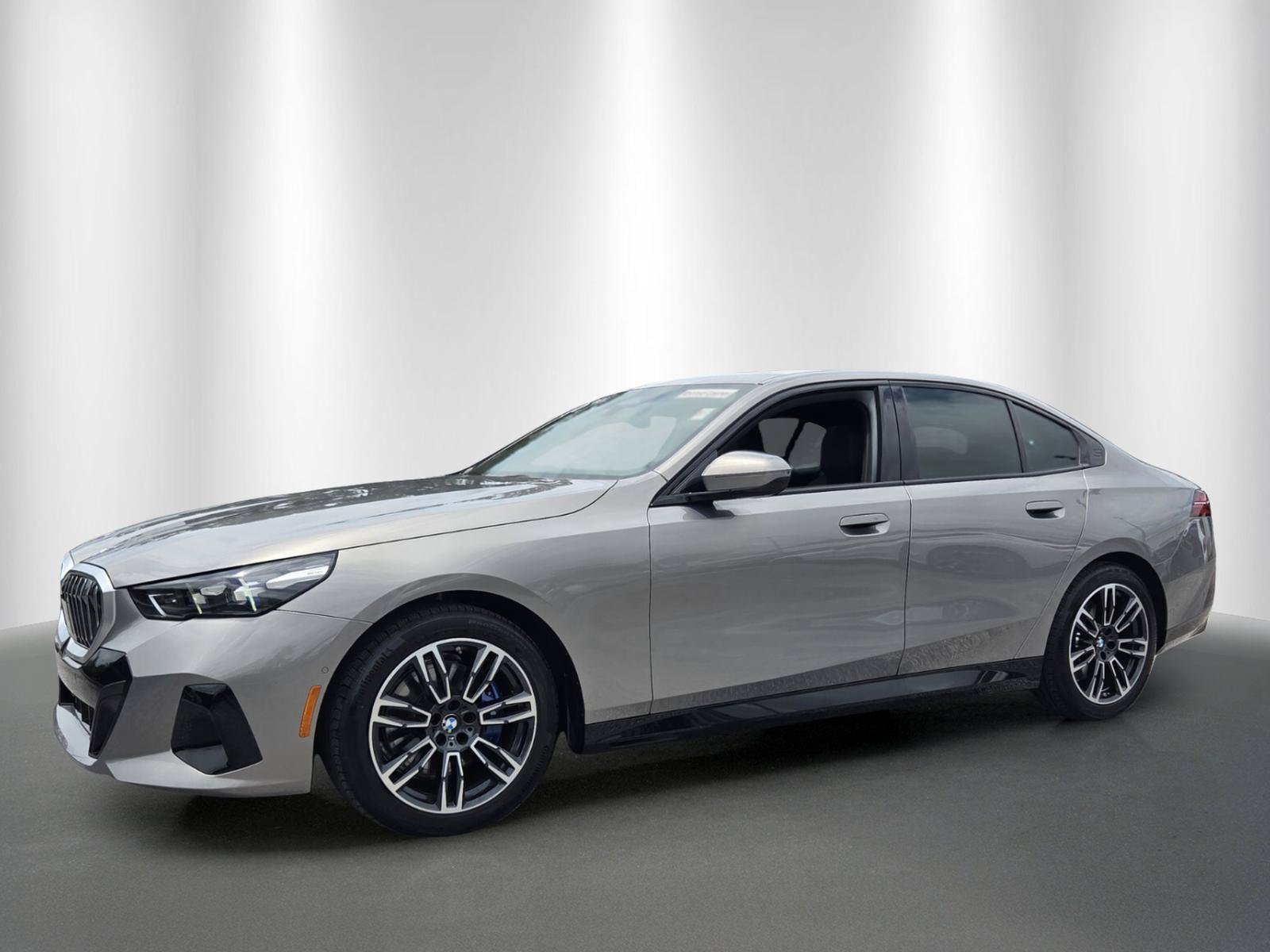 Used 2026 BMW 530i w/ M Sport Package RWD image 3