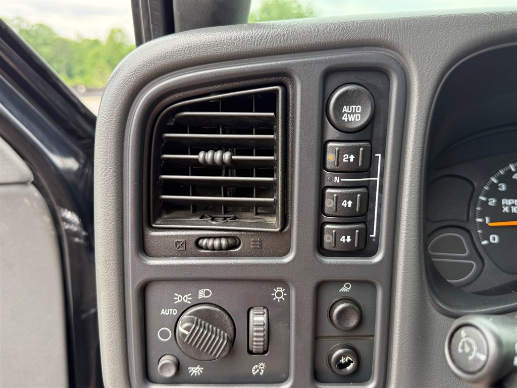 Used 2004 GMC Sierra 1500 SLE w/ Light Duty Power Package AWD/4WD image 14