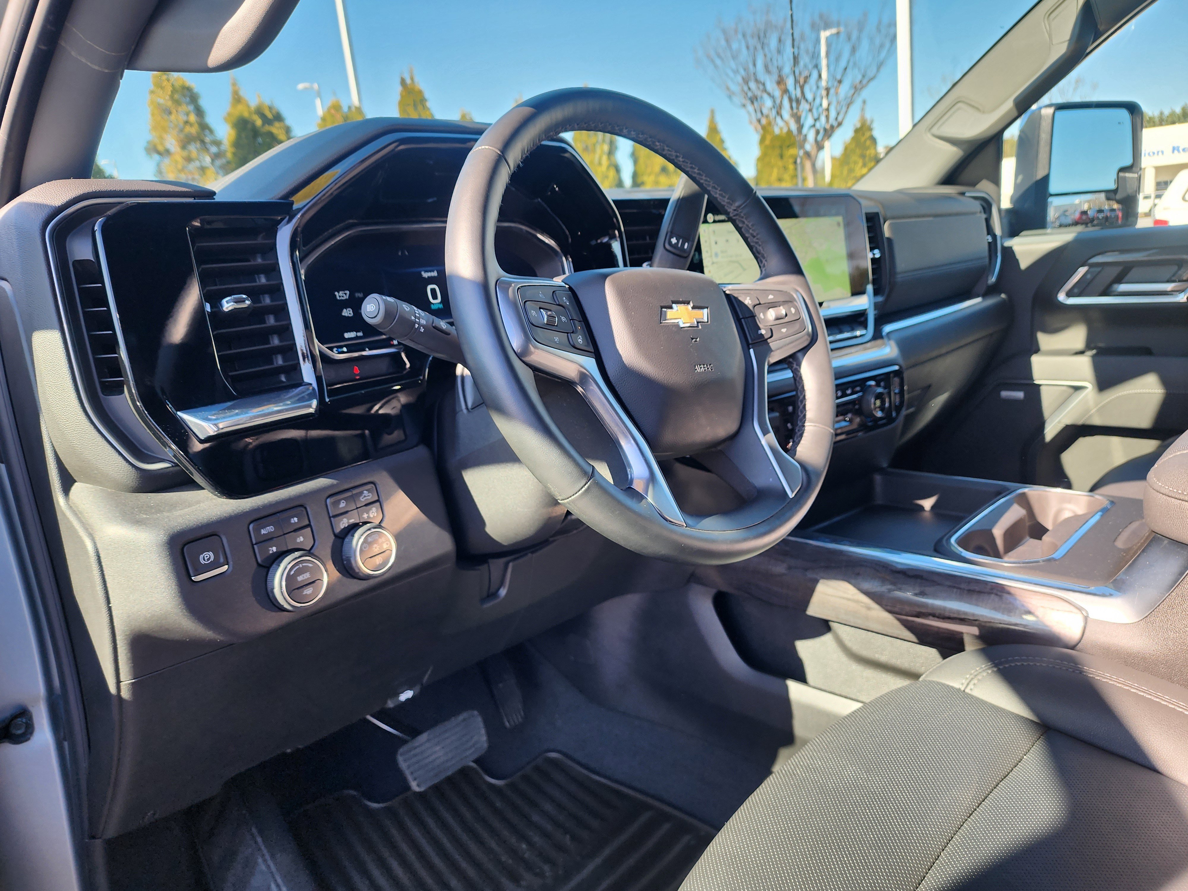 Used 2025 Chevrolet Silverado 2500 LTZ w/ LTZ Convenience Package image 15