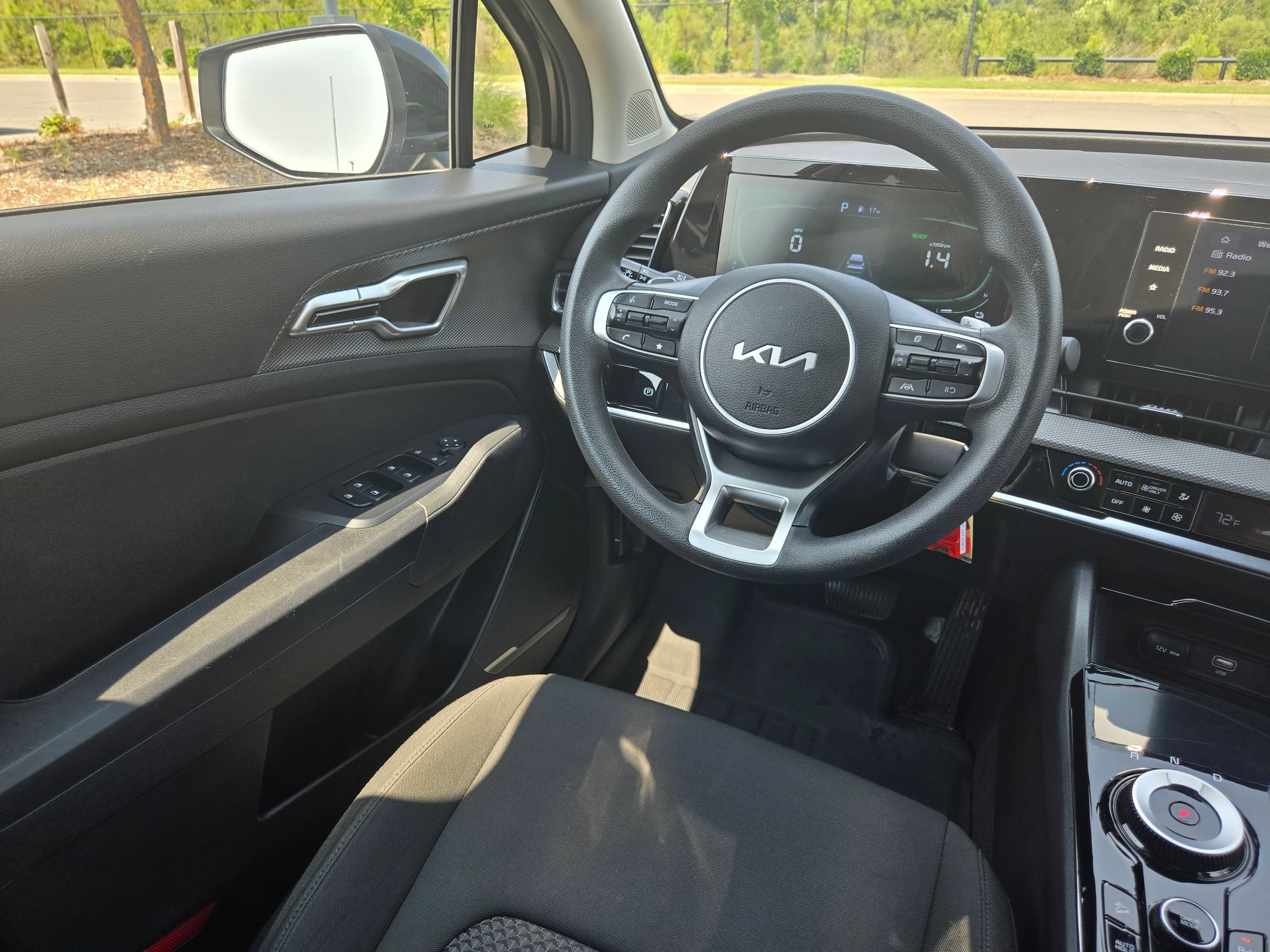 Used 2025 Kia Sportage LX FWD image 9
