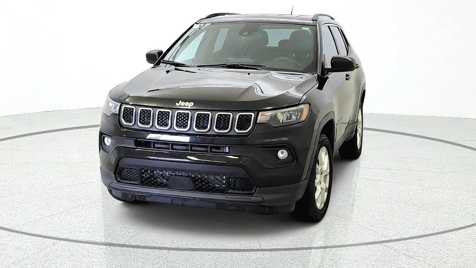 Used 2023 Jeep Compass Latitude AWD/4WD image 3