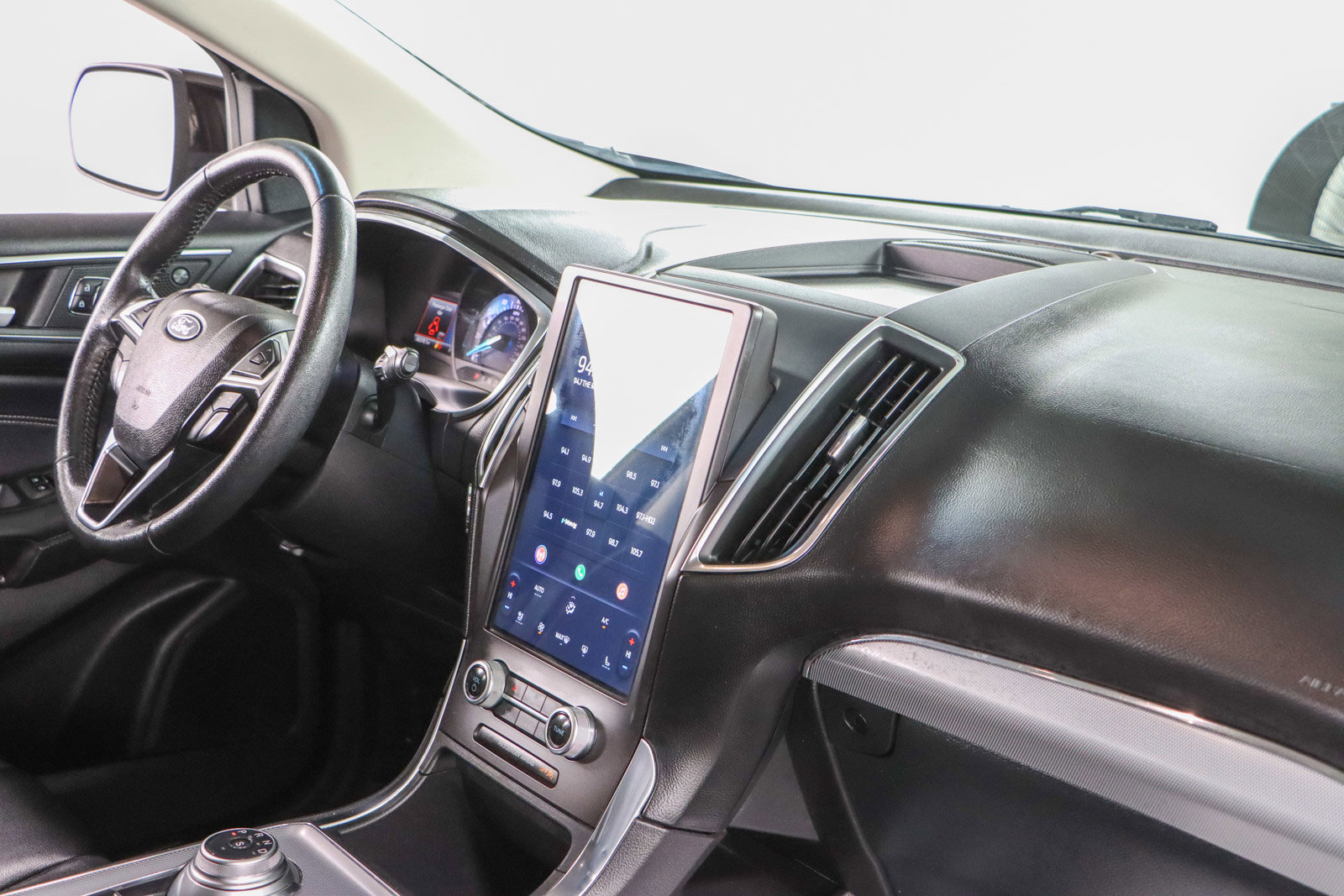 Used 2021 Ford Edge Titanium image 25