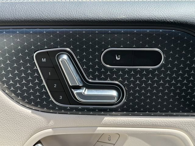 Used 2025 Mercedes-Benz GLB 250 4MATIC image 14