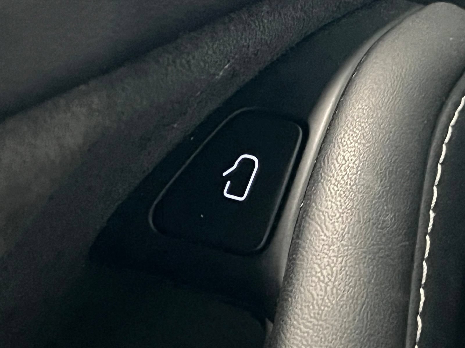 Used 2023 Tesla Model Y Long Range AWD/4WD image 31