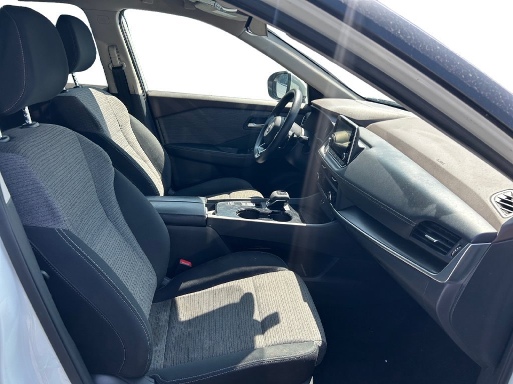Used 2023 Nissan Rogue SV FWD image 17