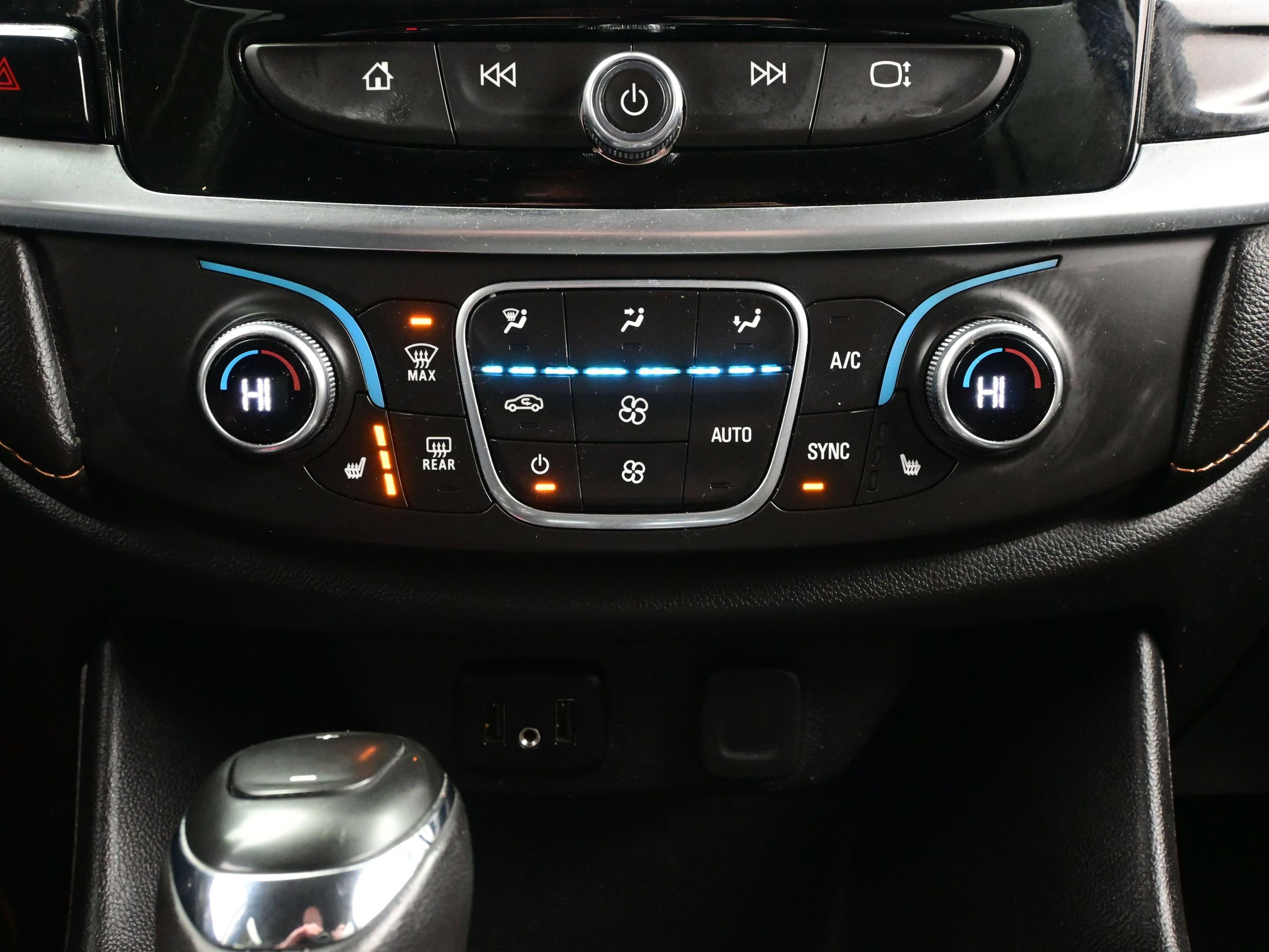 Used 2020 Chevrolet Traverse LT image 22