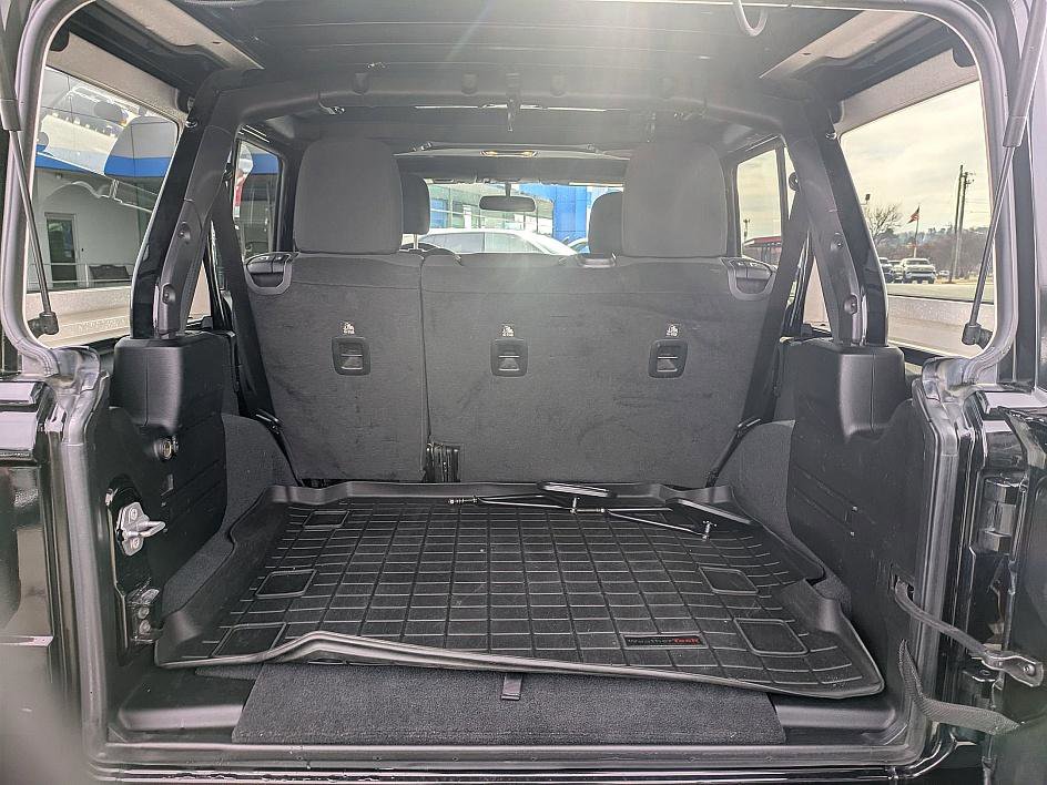 Used 2019 Jeep Wrangler Unlimited Sahara w/ Safety Group image 23