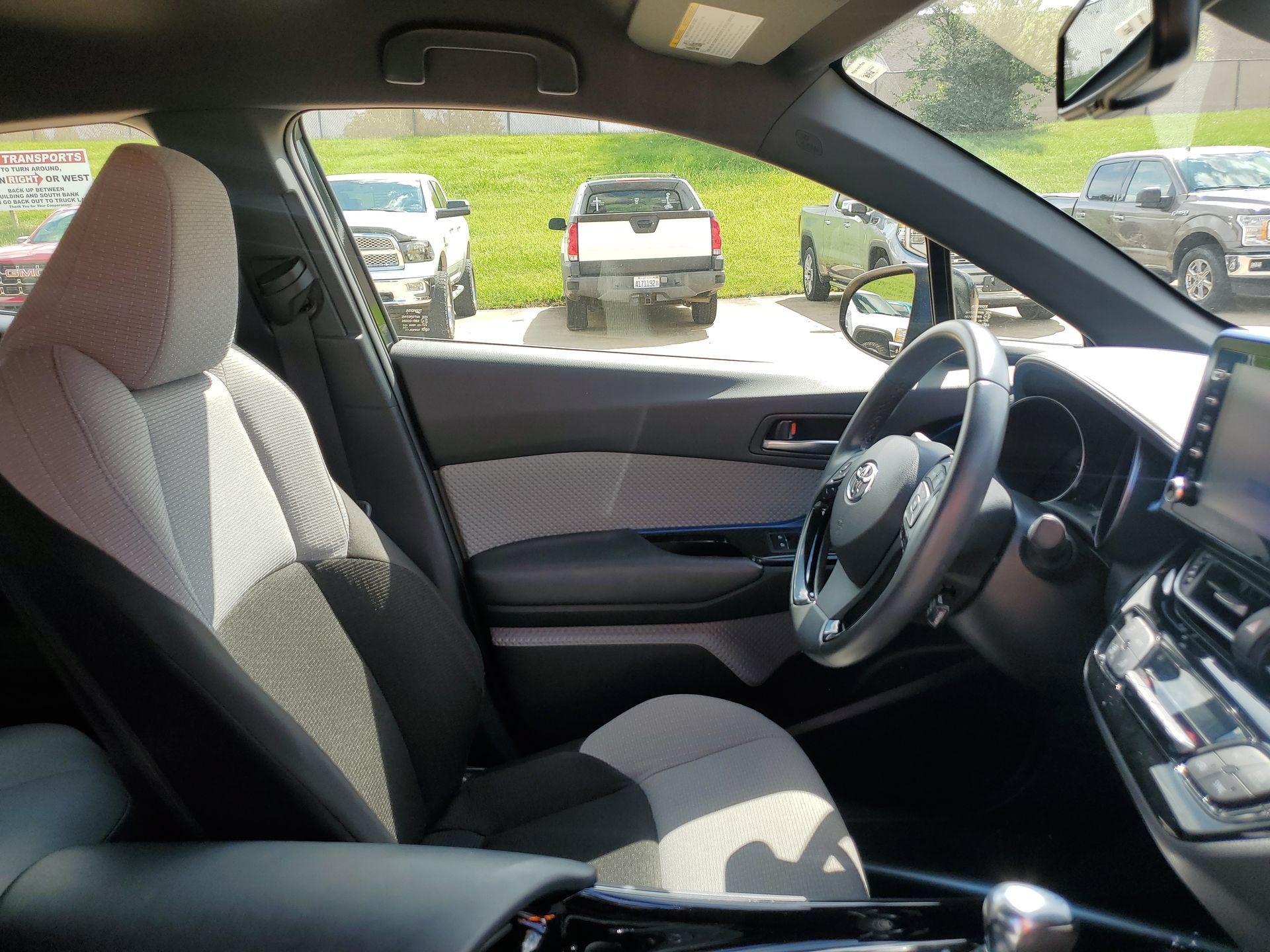Used 2019 Toyota C-HR XLE FWD image 33