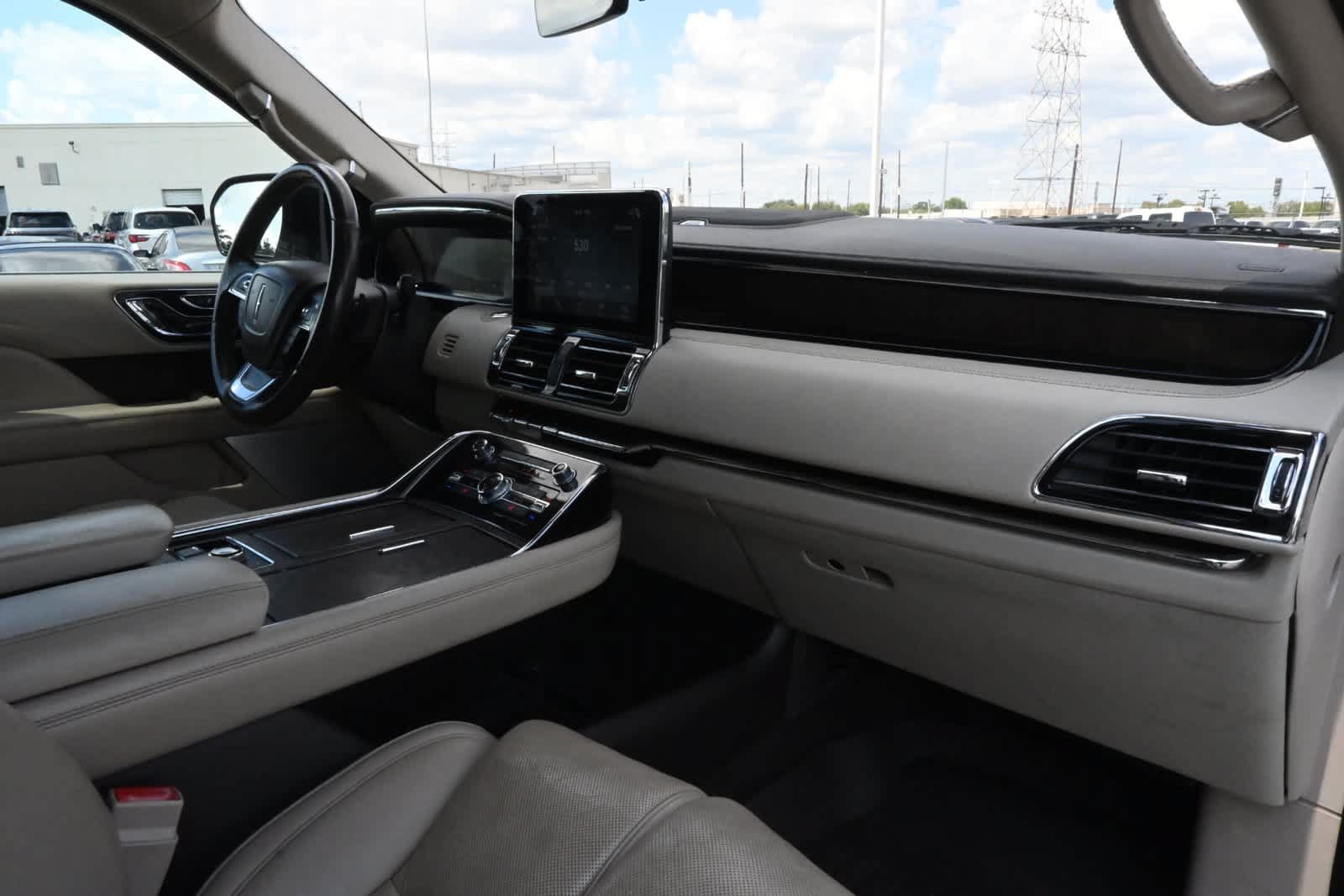 Used 2018 Lincoln Navigator L Reserve w/ Technology Package AWD/4WD image 16