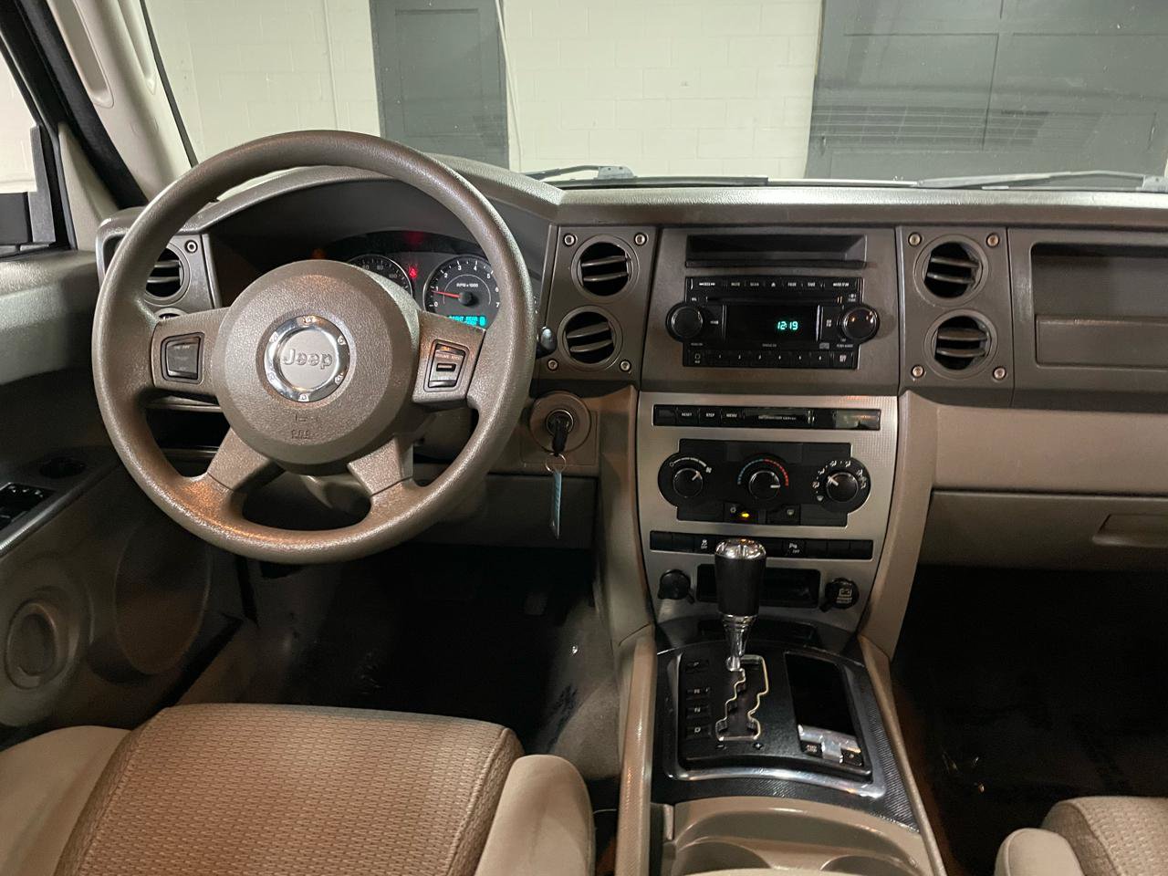 Used 2007 Jeep Commander Sport w/ Skid Plate Group AWD/4WD image 18