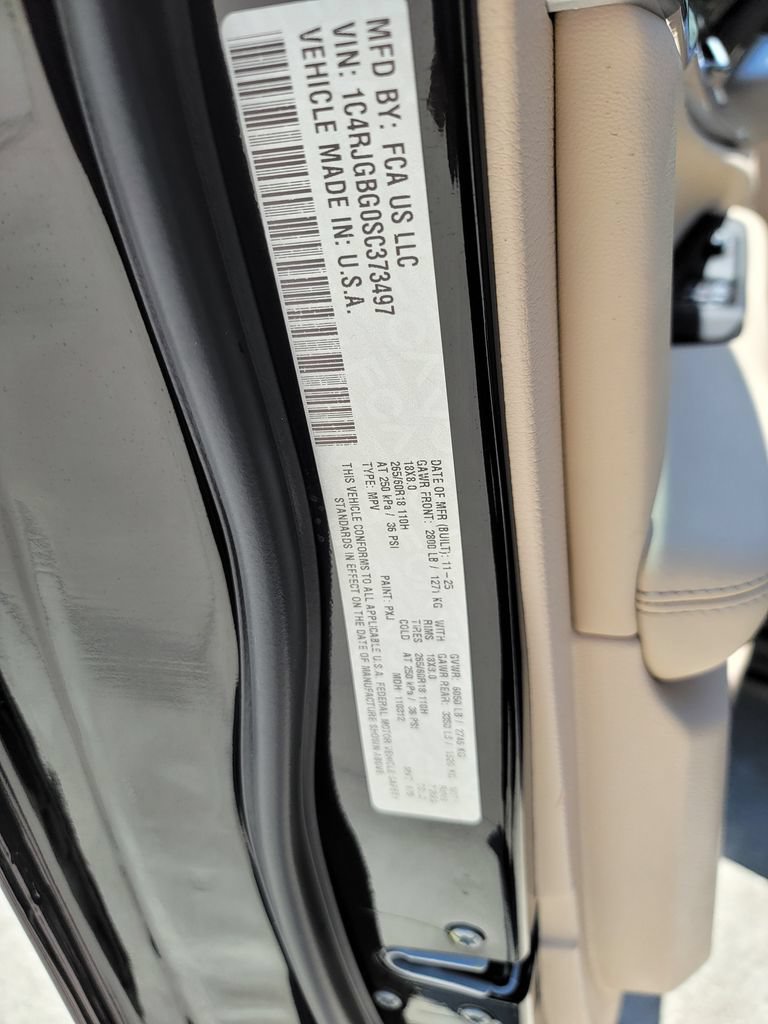 Used 2025 Jeep Grand Cherokee Limited w/ Luxury Tech Group II RWD image 22