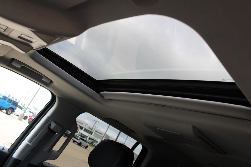 Used 2015 Cadillac Escalade Luxury AWD/4WD image 12