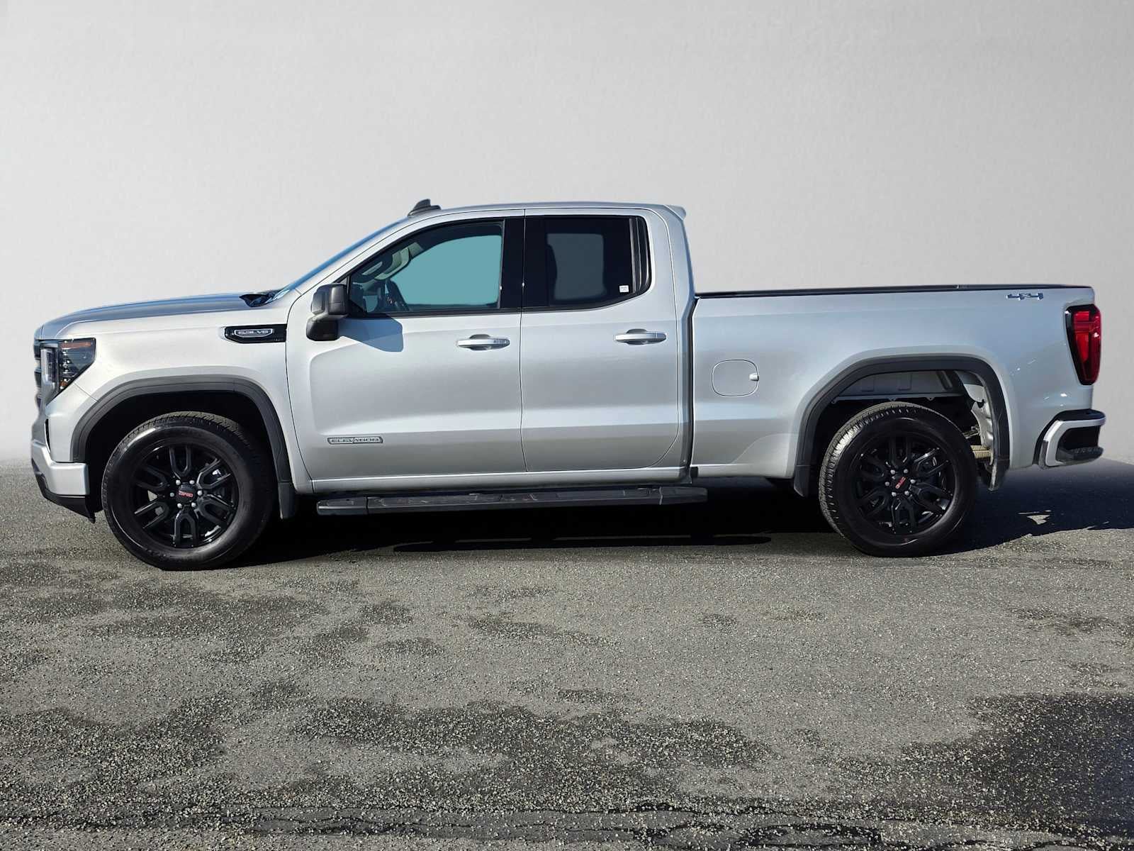 Certified 2022 GMC Sierra 1500 Elevation w/ LPO, Elevation Black Package AWD/4WD image 6