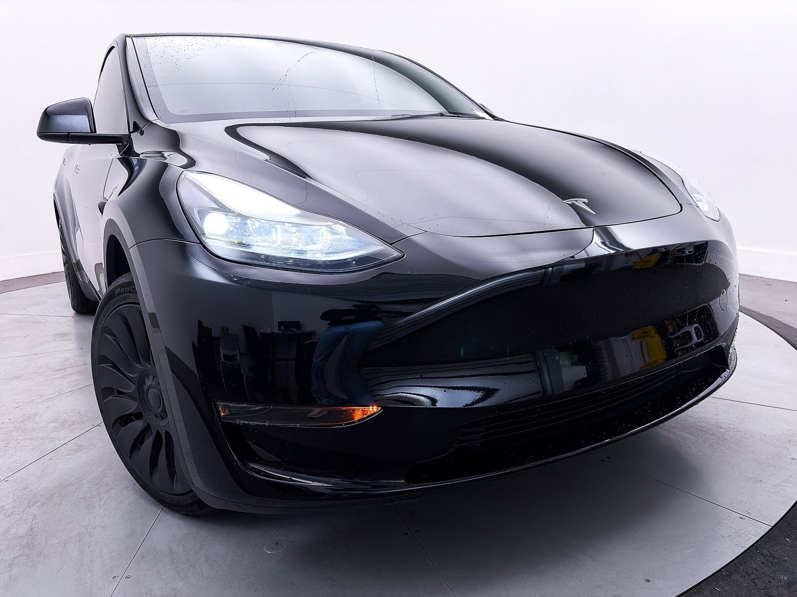 Used 2025 Tesla Model Y Long Range image 3