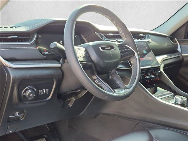 Used 2023 Jeep Grand Cherokee Limited w/ Black Appearance Package AWD/4WD image 10