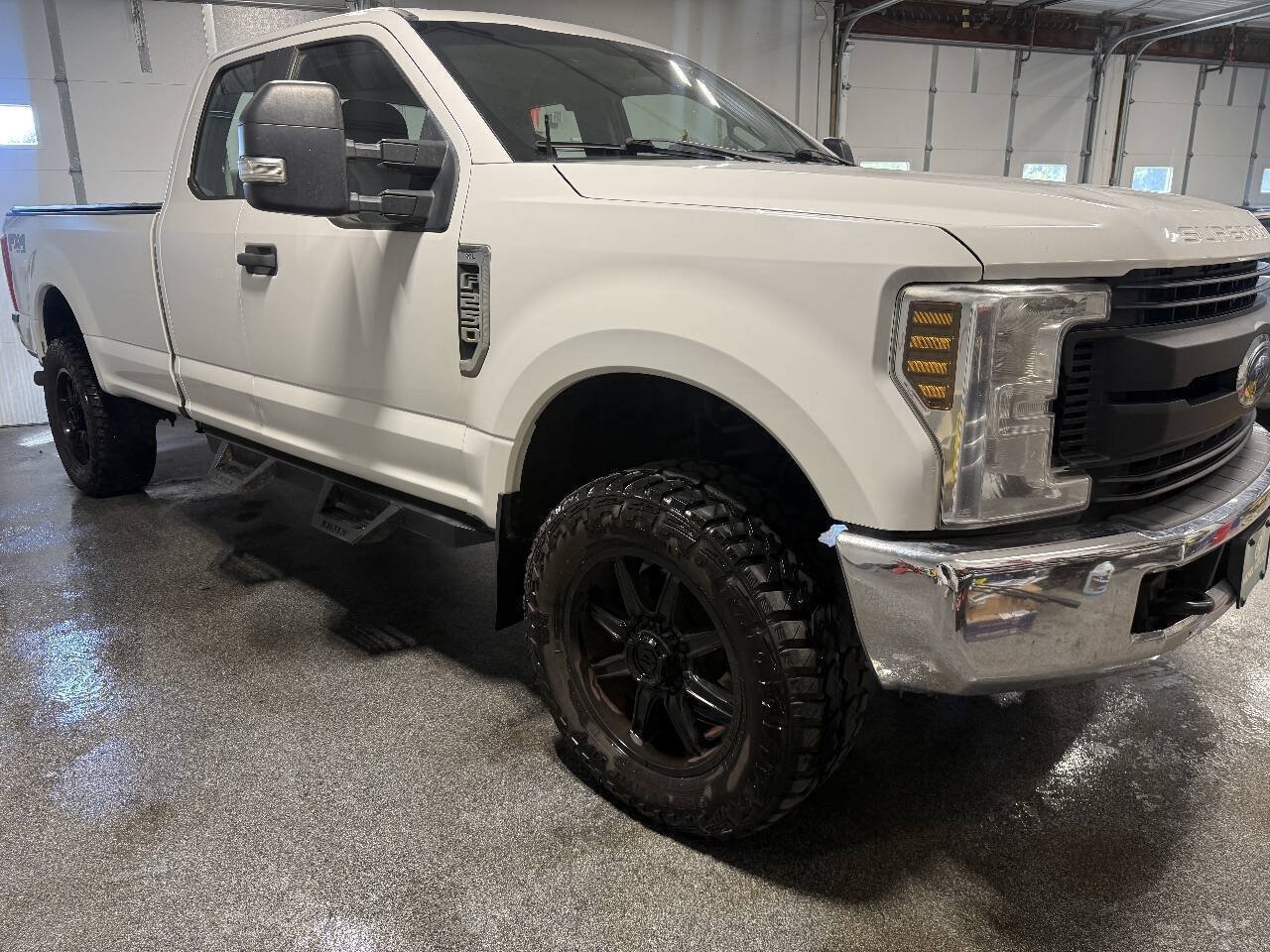 Used 2018 Ford F250 XL w/ Power Equipment Group AWD/4WD image 3