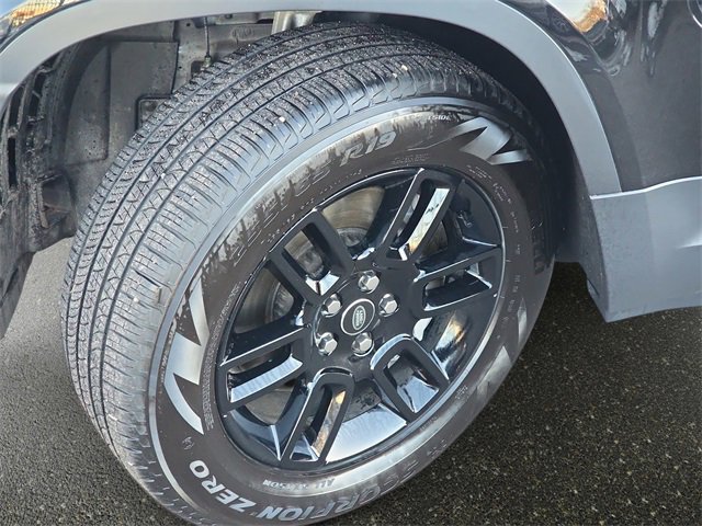 Used 2025 Land Rover Defender 110 S image 33