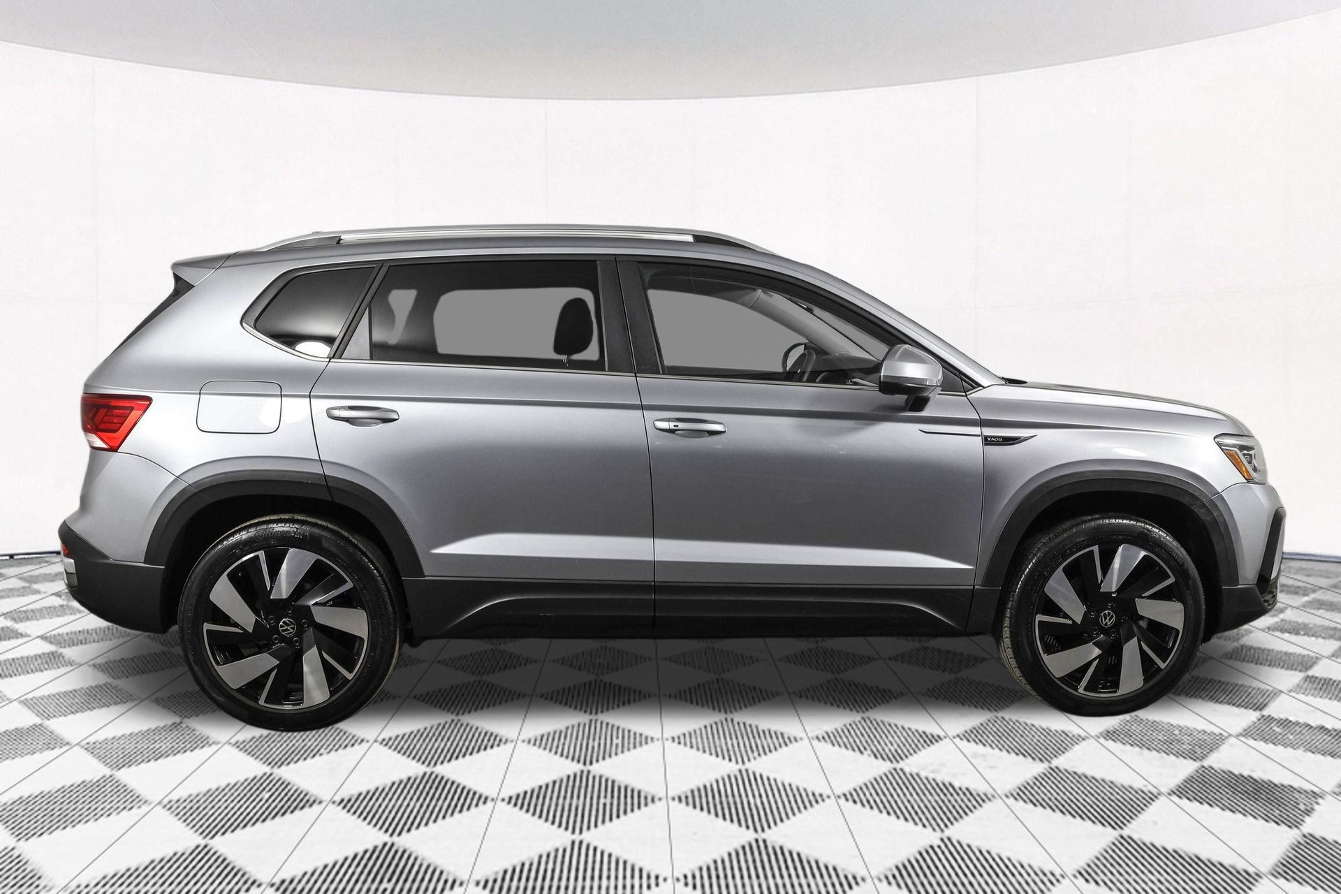 Certified 2024 Volkswagen Taos SEL image 16